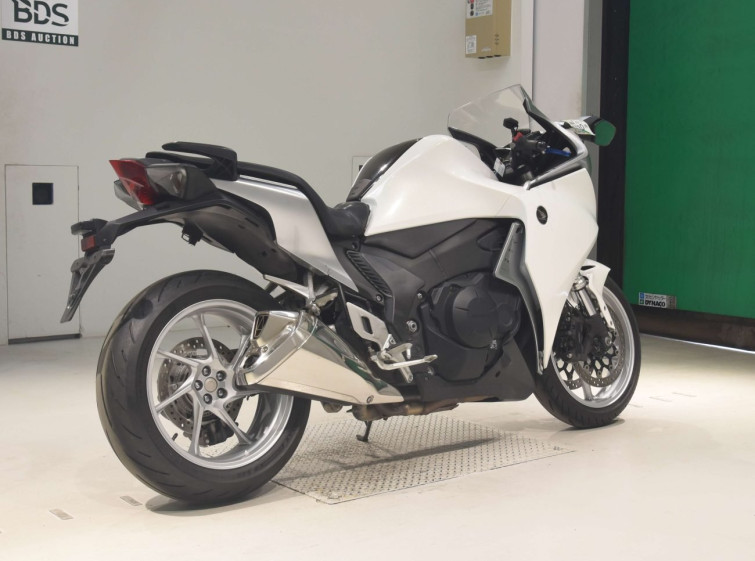 Мотоцикл Honda VFR1200F с пробегом 16646 km