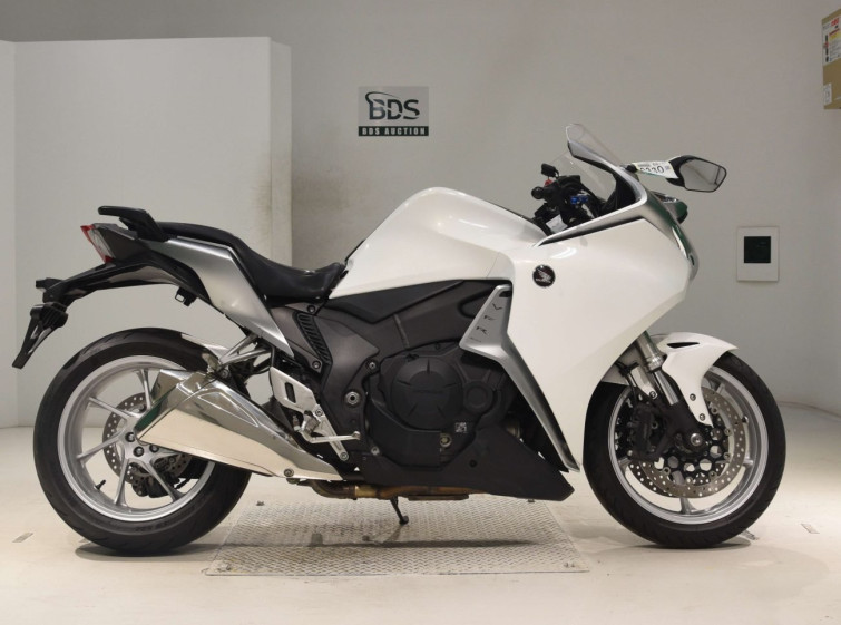 Мотоцикл Honda VFR1200F с пробегом 16646 km