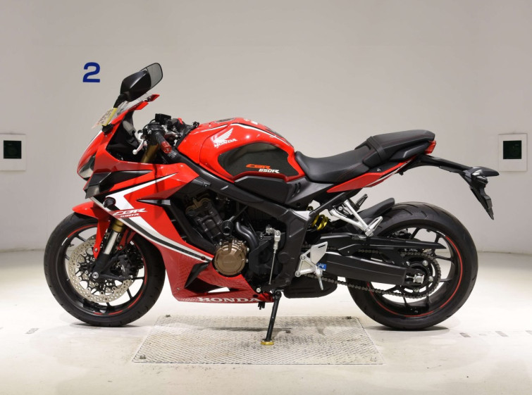 Мотоцикл Honda CBR650R с пробегом 9023 km