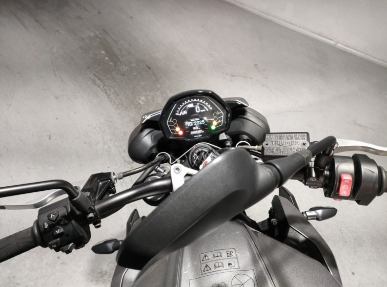 Мотоцикл Triumph STREET TRIPLE R з пробігом 6367 km
