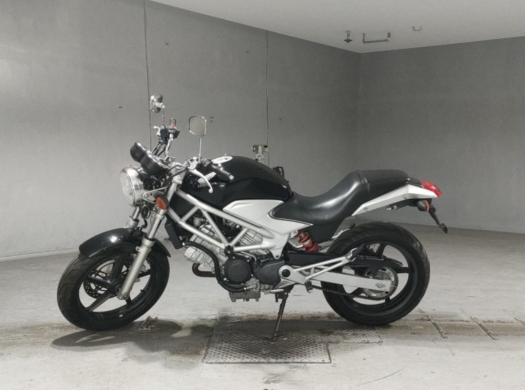 Мотоцикл Honda VTR250 з пробігом 23630 km