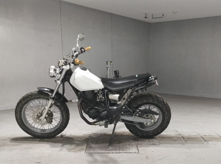 Мотоцикл Yamaha TW200 с пробегом 3181 km