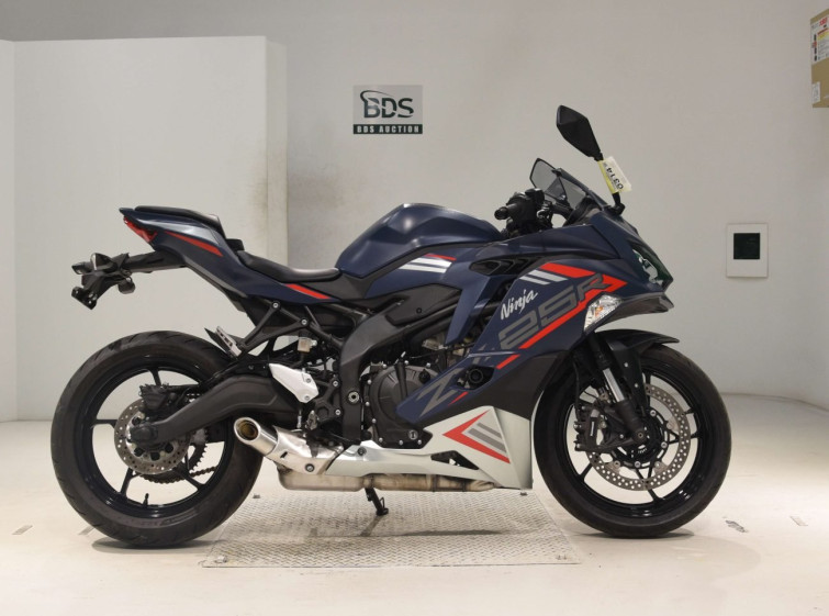 Мотоцикл Kawasaki NINJA ZX-25R с пробегом 8793 km