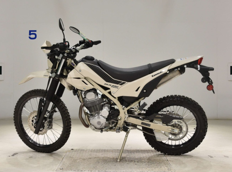 Мотоцикл Kawasaki KLX230 SHERPA с пробегом 213 km