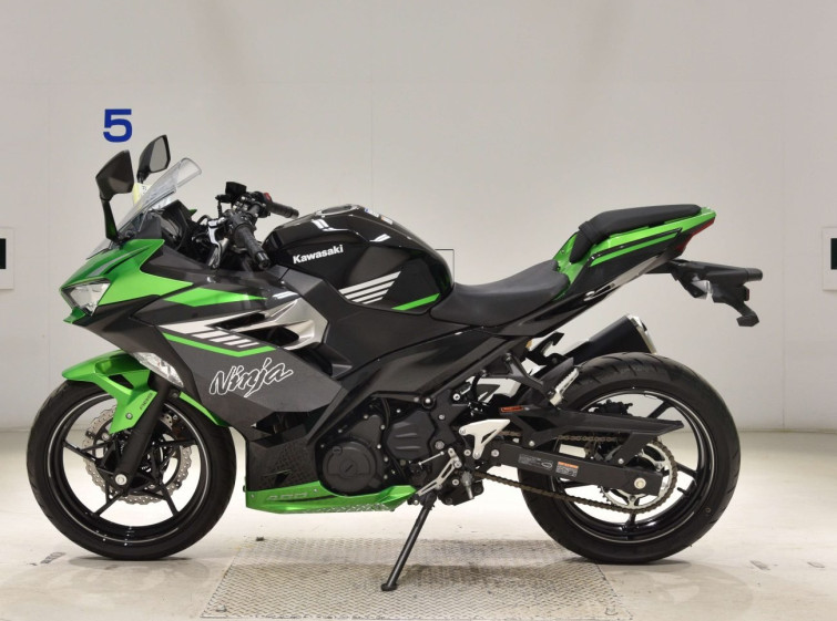 Мотоцикл Kawasaki NINJA400 с пробегом 570 km