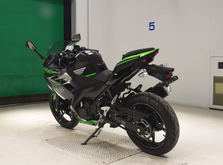 Мотоцикл Kawasaki NINJA400 с пробегом 570 km