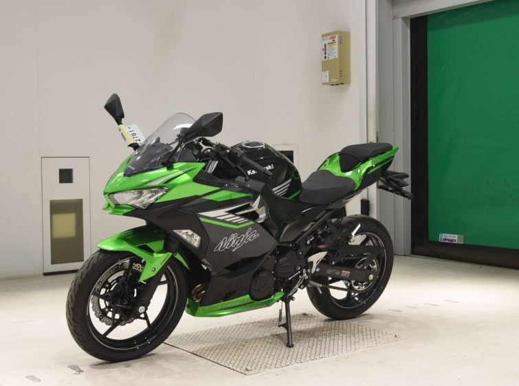 Мотоцикл Kawasaki NINJA400 с пробегом 570 km