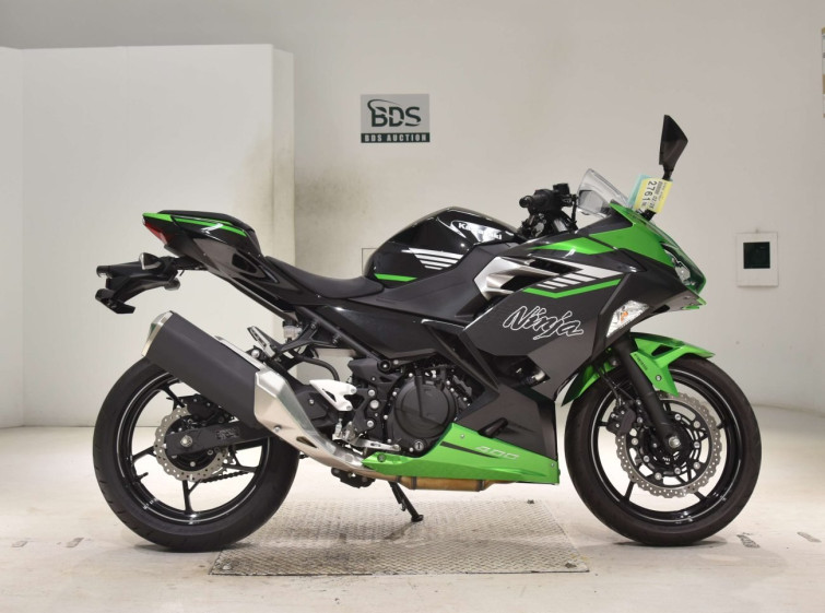 Мотоцикл Kawasaki NINJA400 с пробегом 570 km