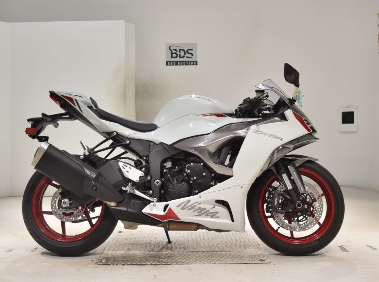 Мотоцикл Kawasaki ZX-6R с пробегом 1106 km