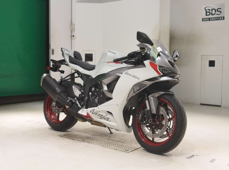 Мотоцикл Kawasaki ZX-6R с пробегом 1106 km