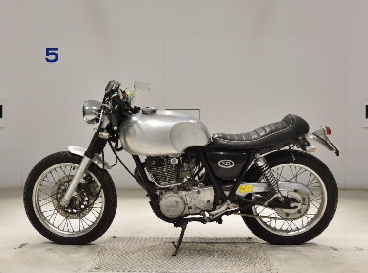 Мотоцикл Yamaha SR400 с пробегом 16843 km