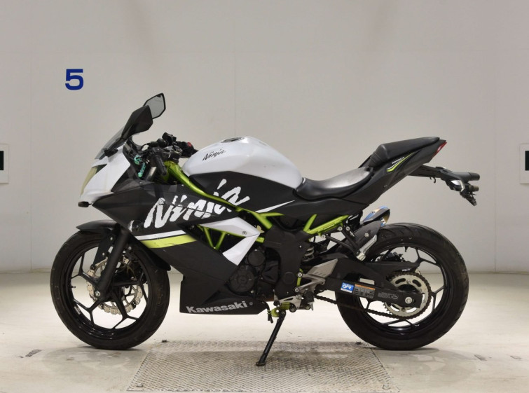 Мотоцикл Kawasaki NINJA250 з пробігом 6312 km