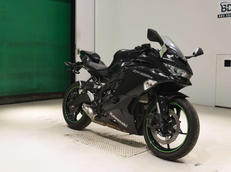 Мотоцикл Kawasaki NINJA ZX-25R с пробегом 2021 km