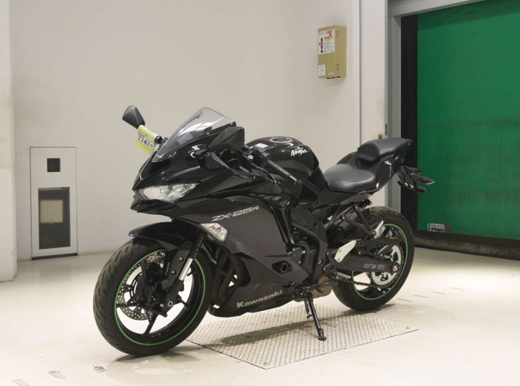 Мотоцикл Kawasaki NINJA ZX-25R с пробегом 2021 km