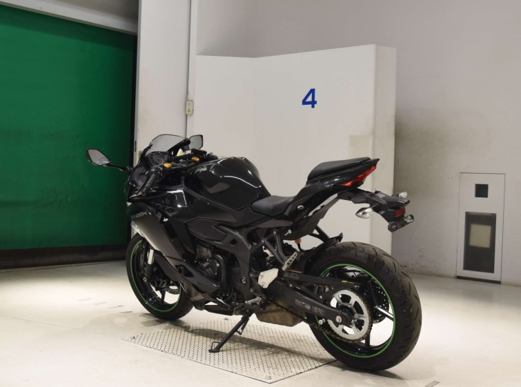 Мотоцикл Kawasaki NINJA ZX-25R с пробегом 2021 km