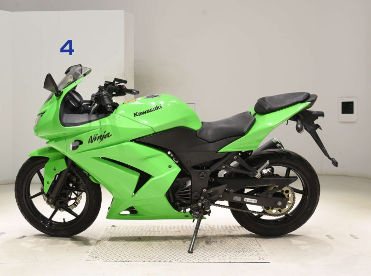 Мотоцикл Kawasaki NINJA250R з пробігом 30968 km