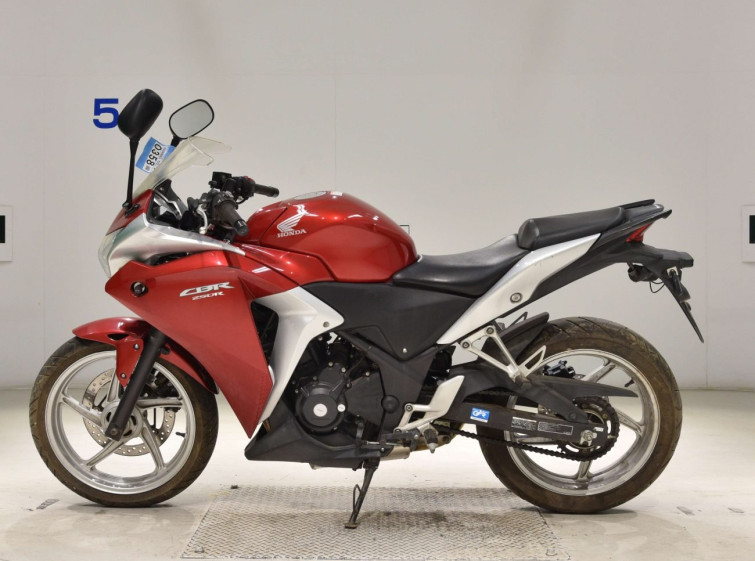 Мотоцикл Honda CBR250R с пробегом 5005 km