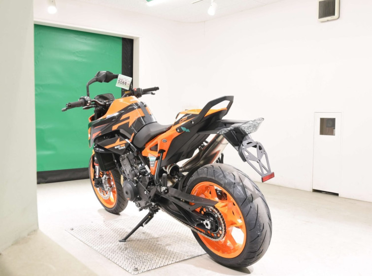 Мотоцикл KTM 890 DUKE GP