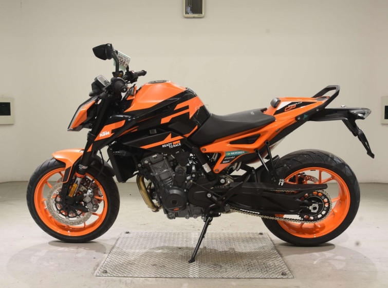 Мотоцикл KTM 890 DUKE GP