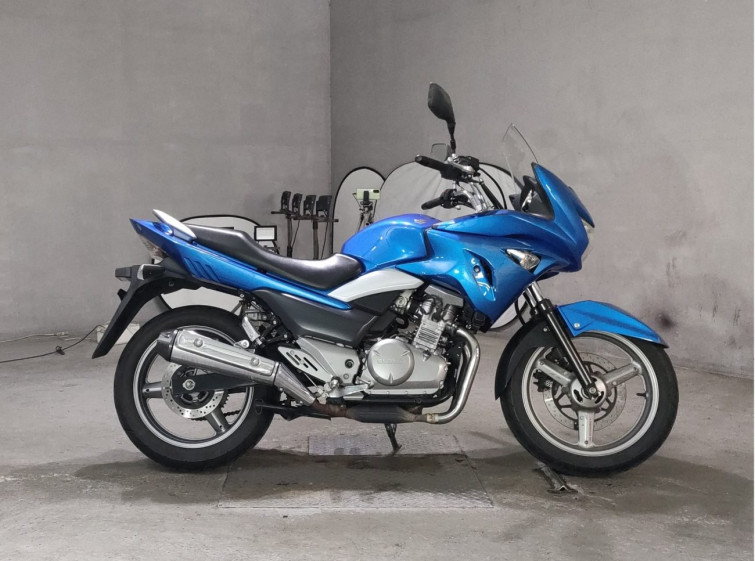 Мотоцикл Suzuki GSR250S с пробегом 12324 km