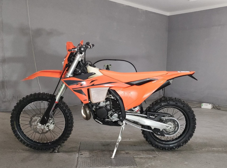 Мотоцикл KTM 300EXC SIXDAYS с пробегом 130 km