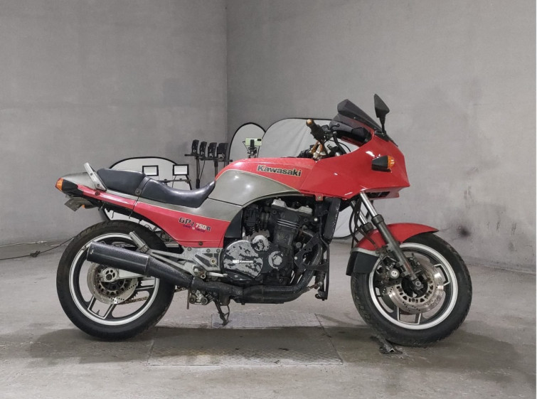 Мотоцикл Kawasaki GPZ750R с пробегом 29712 km