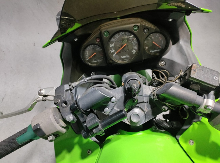Мотоцикл Kawasaki NINJA250R з пробігом 32619 km