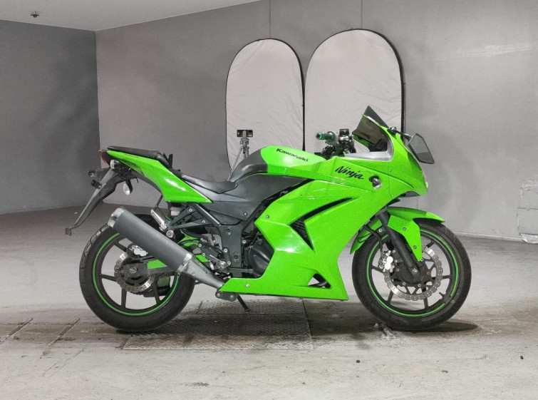 Мотоцикл Kawasaki NINJA250R з пробігом 32619 km