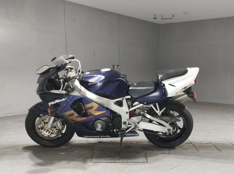 Мотоцикл Honda CBR900RR с пробегом 76292 km