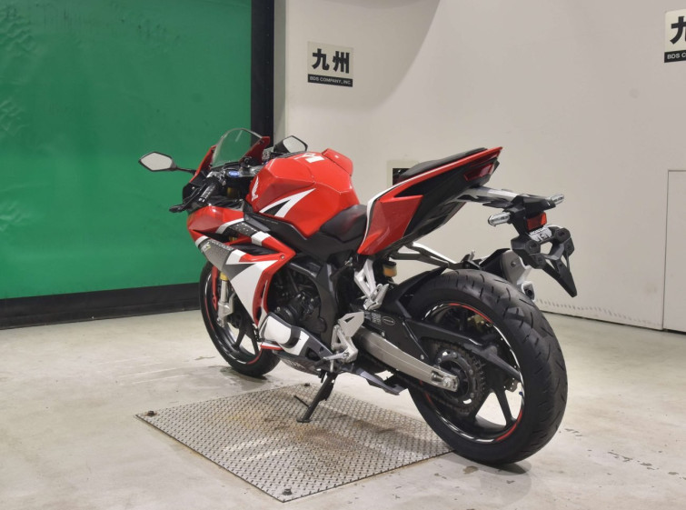 Мотоцикл Honda CBR250RR с пробегом 10135 km
