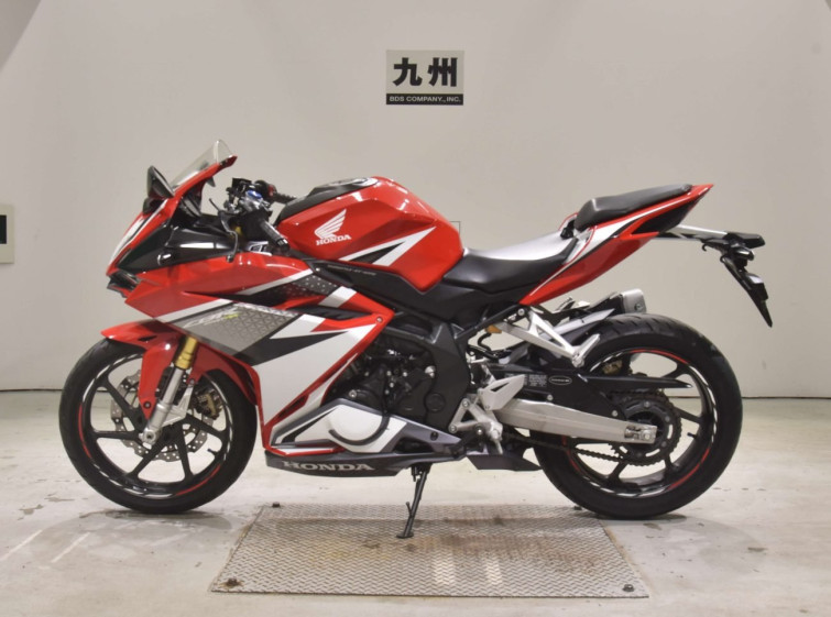 Мотоцикл Honda CBR250RR с пробегом 10135 km