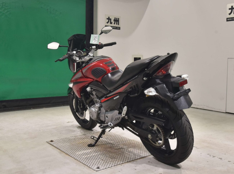 Мотоцикл Suzuki GSR250 з пробігом 19736 km