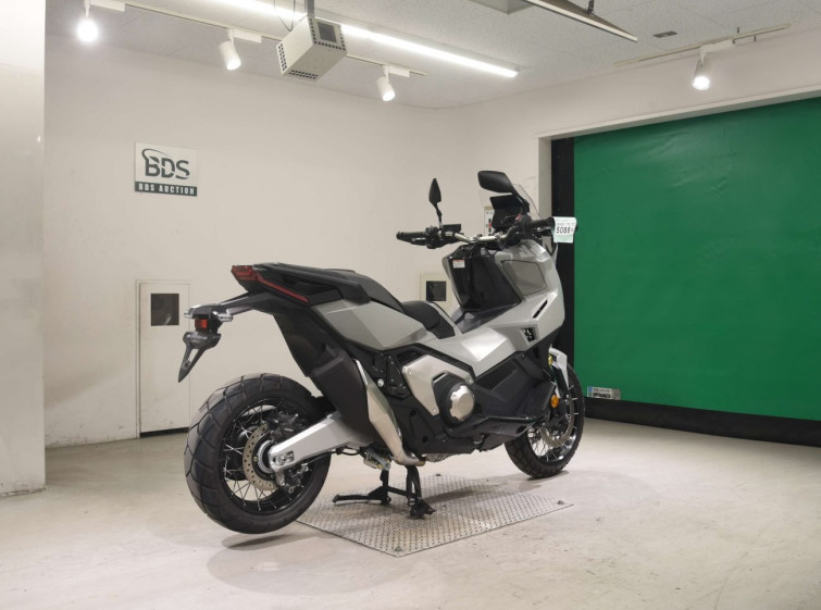 Мотоцикл Honda X-ADV750-2 з пробігом 4051 km