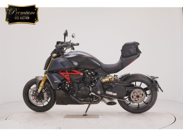 Мотоцикл Ducati DIAVEL 1260S з пробігом 7368 km