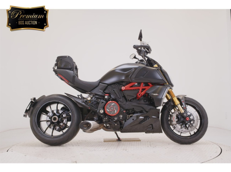 Мотоцикл Ducati DIAVEL 1260S з пробігом 7368 km