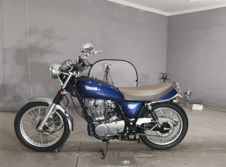 Мотоцикл Yamaha SR400 с пробегом 2412 km