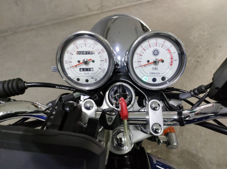 Мотоцикл Yamaha SR400 с пробегом 2412 km