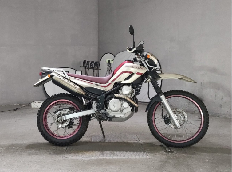 Мотоцикл Yamaha SEROW XT250 с пробегом 9300 km