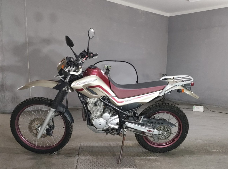 Мотоцикл Yamaha SEROW XT250 с пробегом 9300 km