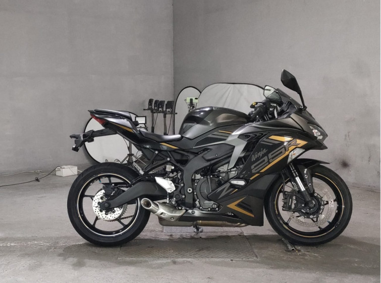 Мотоцикл Kawasaki NINJA ZX-25R KRT с пробегом 4895 km