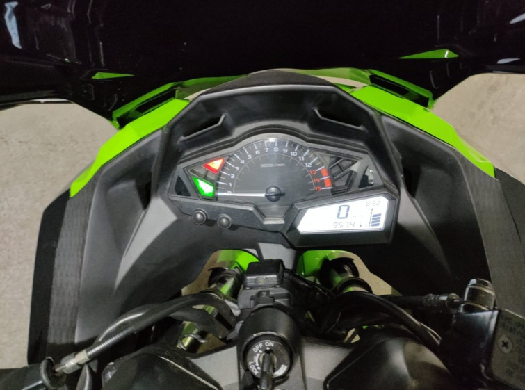 Мотоцикл Kawasaki NINJA250 з пробігом 9574 km