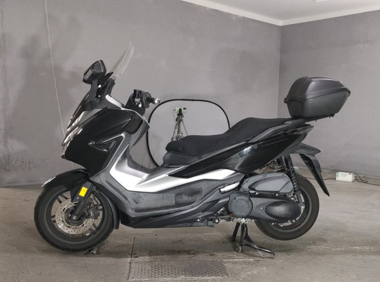 Мотоцикл Honda FORZA з пробігом 33155 km