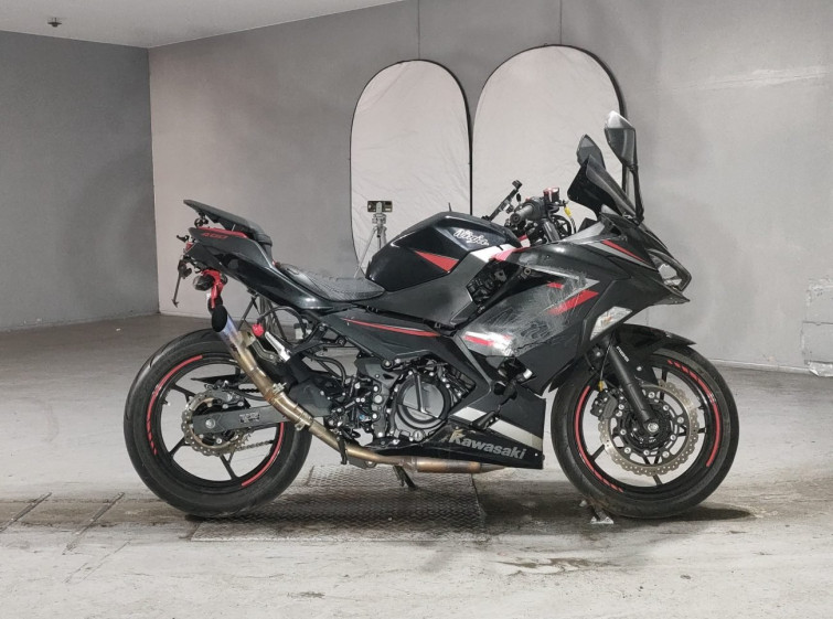 Мотоцикл Kawasaki NINJA400 з пробігом 25394 km