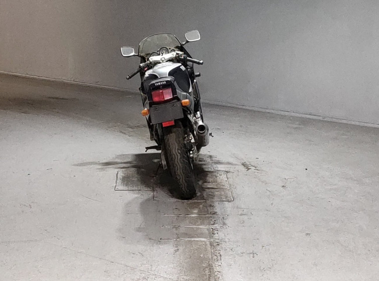 Мотоцикл Yamaha FZR250R с пробегом 8801 km