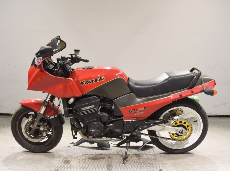 Мотоцикл Kawasaki GPZ750R з пробігом 31176 km