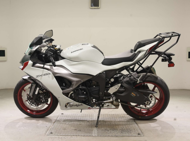 Мотоцикл Kawasaki ZX-6RA с пробегом 939 km