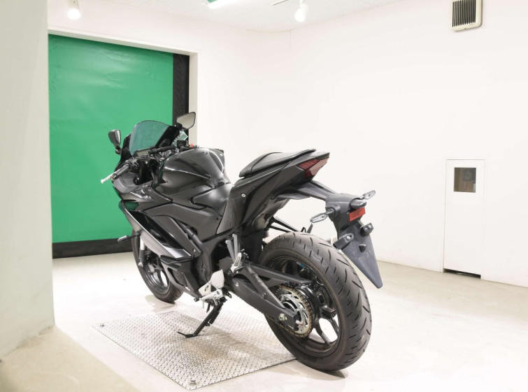 Мотоцикл Yamaha YZF-R3 з пробігом 2011 km