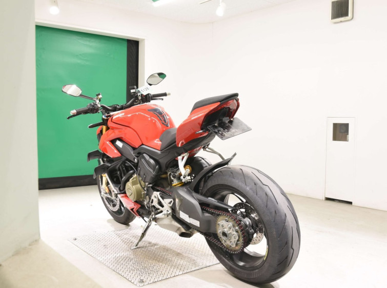 Мотоцикл Ducati STREET FIGHTER V4S з пробігом 31404 km