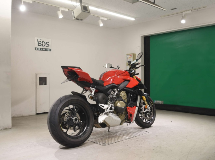 Мотоцикл Ducati STREET FIGHTER V4S з пробігом 31404 km