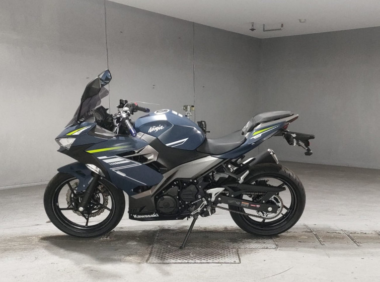 Мотоцикл Kawasaki NINJA400 с пробегом 6975 km